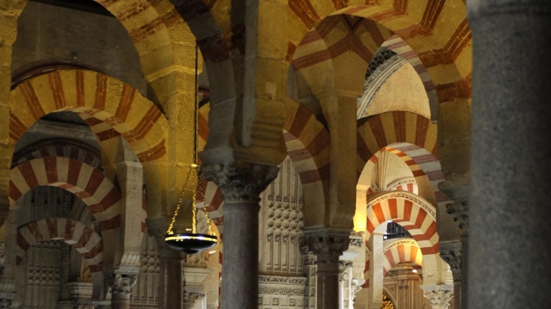 Interior de la Mezquita de Córdoba. Foto de archivo.