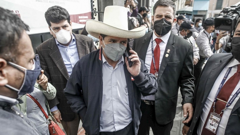 El presidente electo de Perú, Pedro Castillo, llega al Registro Nacional de Identificación y Estado Civil, en Lima.