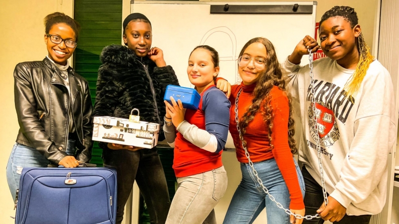 Un grup d'alumnes de secundària de Salt participant en un 'escape room' sobre educació sexual. 3 de febrer de 2020.