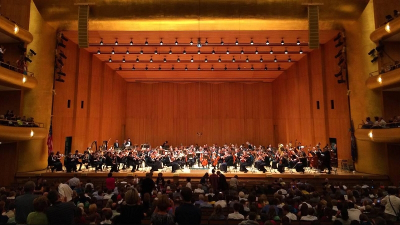 Orquesta Sinfónica de Utah en el escenario del Abravanel Hall, en Salt Lake City (EEUU).