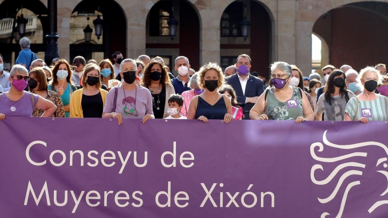 Concentración de apoyo a las victimas de violación en Gijón.