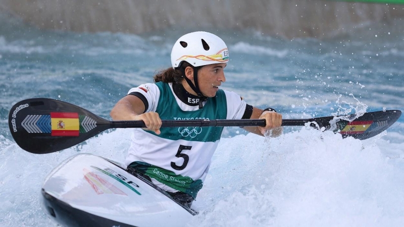 Maialen Chourraut de España compite en la semifinal de kayak femenino por el piragüismo en eslalon de los Juegos Olímpicos de Tokio este lunes 27 de julio de 2021.