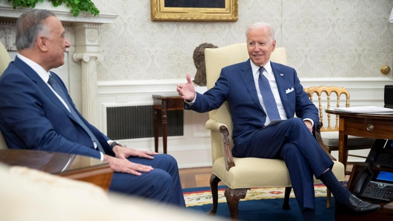 Joe Biden se reune con el primer ministro iraquí, Mustafa Al-Kadhimi, en la Oficina Oval (EEUU).