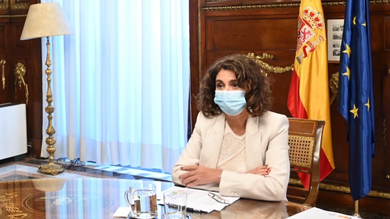 La ministra de Hacienda, María Jesús Montero; y el secretario de Estado de Derechos Sociales, Nacho Álvarez, durante una reunión para abordar las líneas generales del anteproyecto de Presupuestos Generales del Estado para 2021, en Madrid (España) a 1 de s