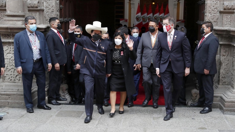 El presidente entrante del Perú, Pedro Castillo, acompañado de su familia llega al Palacio de Gobierno..