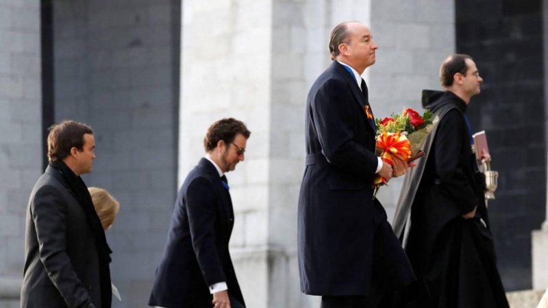 Familia del dictador durante la exhumación de los restos de Franco del Valle de los Caídos