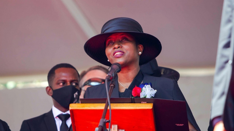 Martine Moise, habla en el funeral de su esposo, el presidente Jovenel Moise.