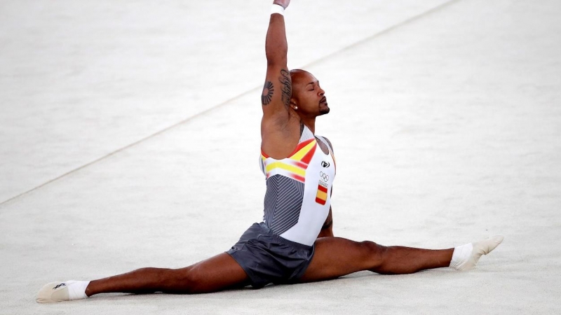 Rayderley Zapata durante su ejercicio en la final de suelo.