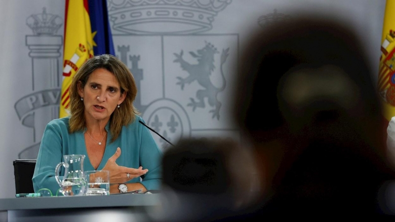 La ministra para la Transición Ecológica, Teresa Ribera, durante la rueda de prensa posterior a la reunión del Consejo de Ministros, en el complejo del Palacio de la Moncloa. EFE/Juan Carlos Hidalgo