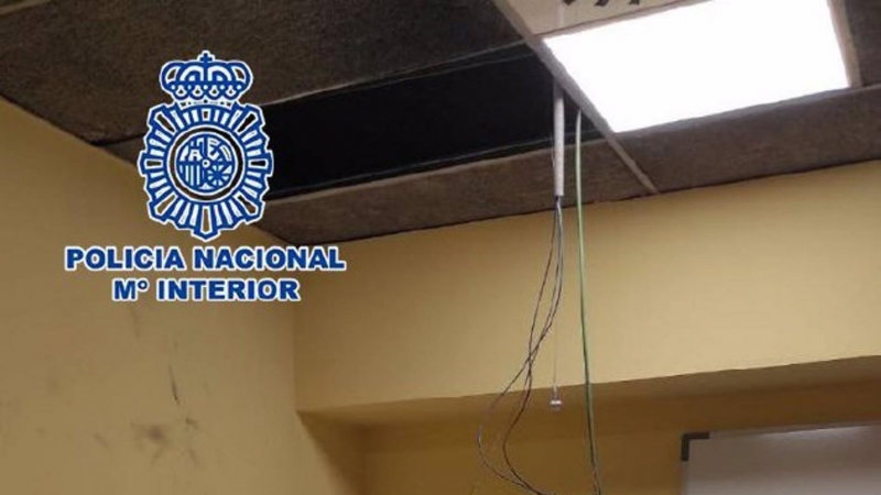 Interior de la oficina donde quedó atrapado el ladrón