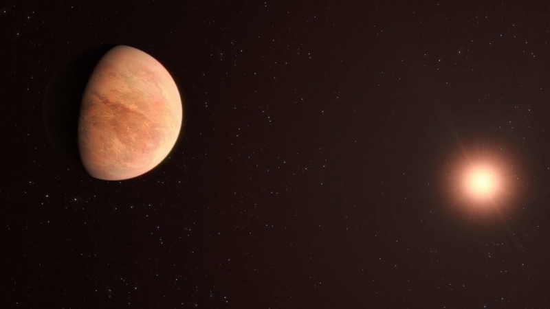 Recreación del ligero exoplaneta L 98-59b con su estrella al fondo.