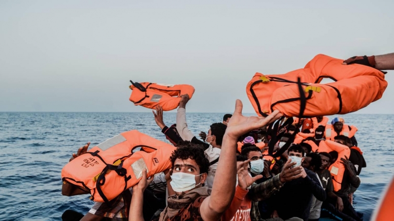 El 'Ocean Viking' desembarcará este domingo en Sicilia a los más de 500 migrantes rescatados a bordo