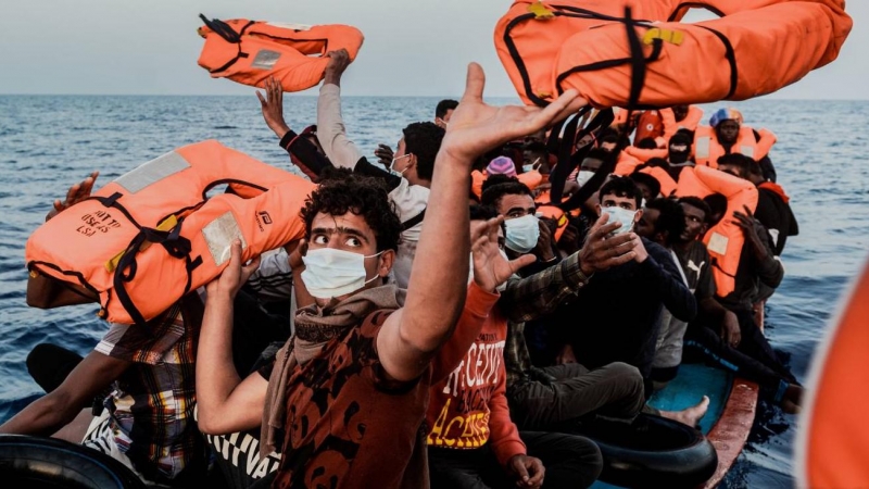El 'Ocean Viking' desembarcará este domingo en Sicilia a los más de 500 migrantes rescatados a bordo