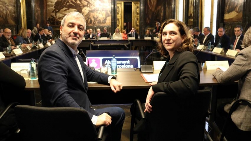 L'alcaldessa de Barcelona, Ada Colau, i el primer tinent d'alcalde, Jaume Collboni, en una reunió amb els agents econòmics de la ciutat.