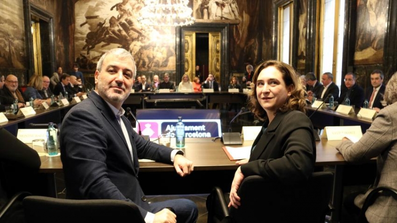 L'alcaldessa de Barcelona, Ada Colau, i el primer tinent d'alcalde, Jaume Collboni, en una reunió amb els agents econòmics de la ciutat.