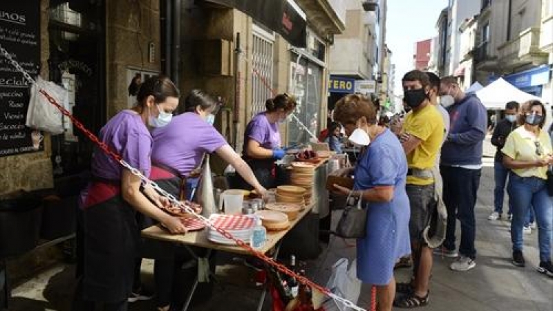 La Xunta excluye a las mujeres de las ayudas a los trabajadores para el cuidado de hijos menores