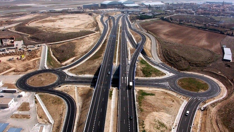 Vista de la autopista M-12 Eje Aeropuerto de OHL.