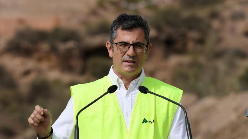 El ministro de la Presidencia, Relaciones con las Cortes y Memoria Democrática, Félix Bolaños, visita a las obras del AVE en Níjar (Almería).