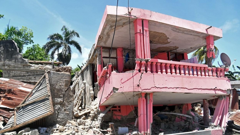 Vista de los daños en edificaciones de Puerto Príncipe por el terremoto que afecto a Haiti de magnitud 7,2 en la escala de Richter y dejó al menos 304 muertos y cuantiosos daños materiales. — Duples Plymouth / EFE