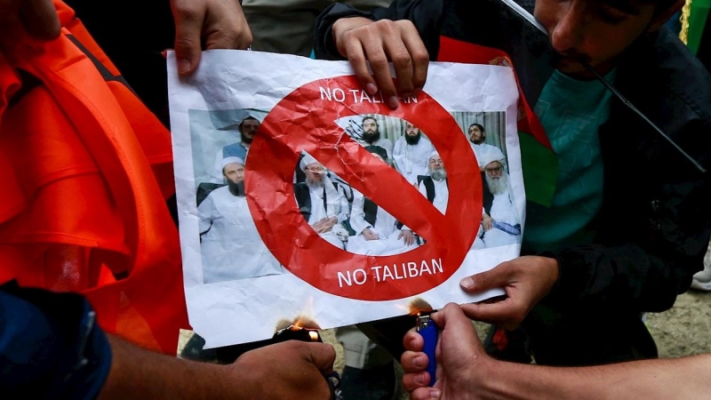 afganos contra los talibanes
