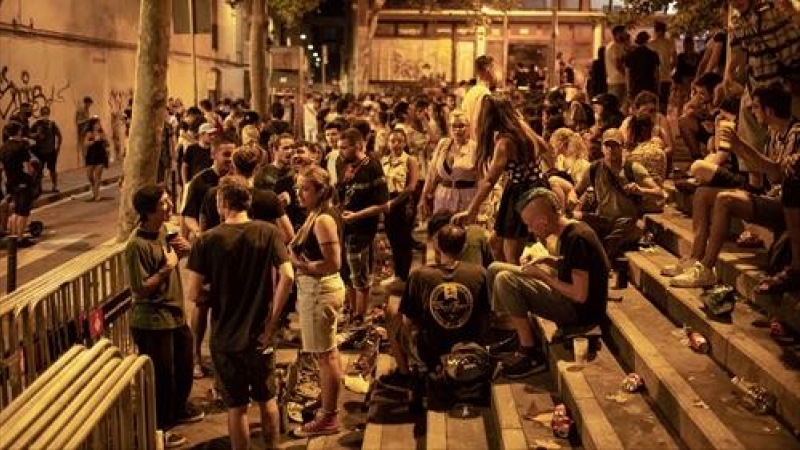 Una imatge d'aquest cap de setmana de les Festes de Gràcia, a Barcelona, sense toc de queda.