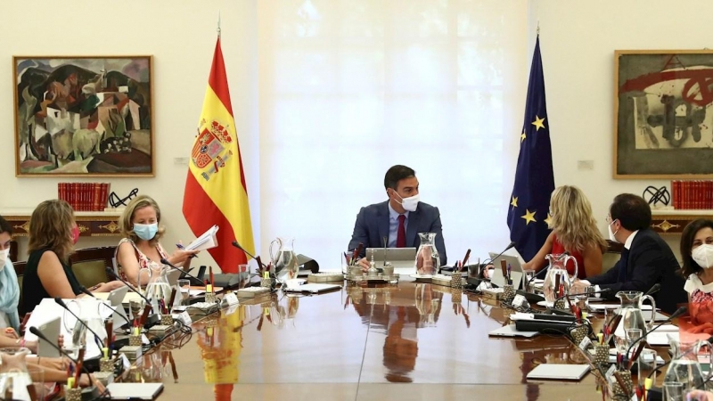 El presidente del Gobierno, Pedro Sánchez, en el  primer Consejo de Ministros tras el parón estival, en el Palacio de la Moncloa. EFE/Moncloa/Fernando Calvo