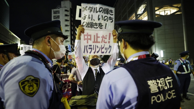 24/08/2021 Protestas antes de la ceremonia de apertura en Tokyo