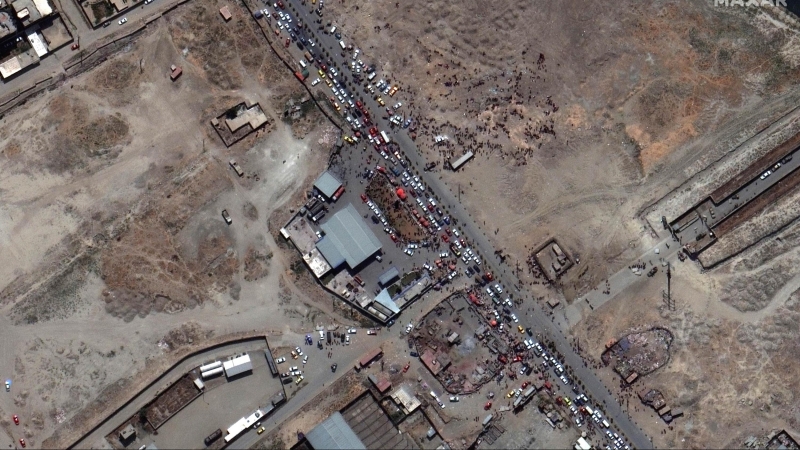 Vista aérea de la aglomeración de personas en las entradas al aeropuerto de Kabul el pasado martes.