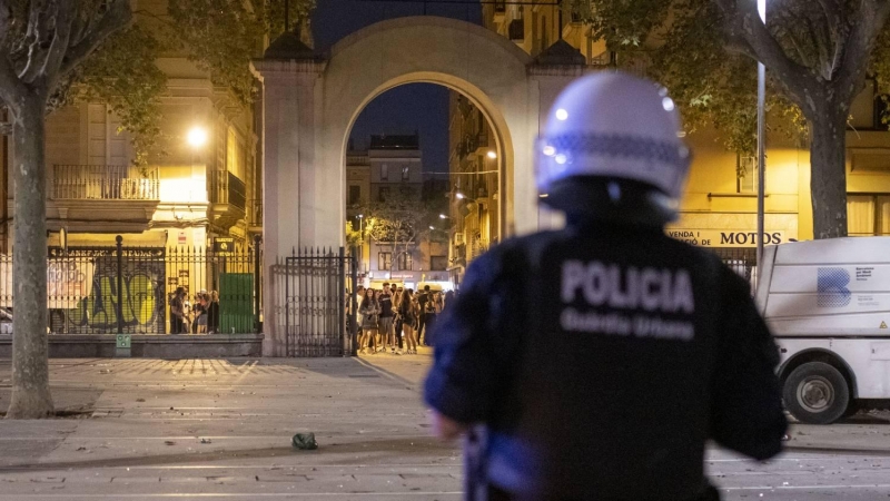 Las fiestas de Sants finalizan con su peor noche de incidentes