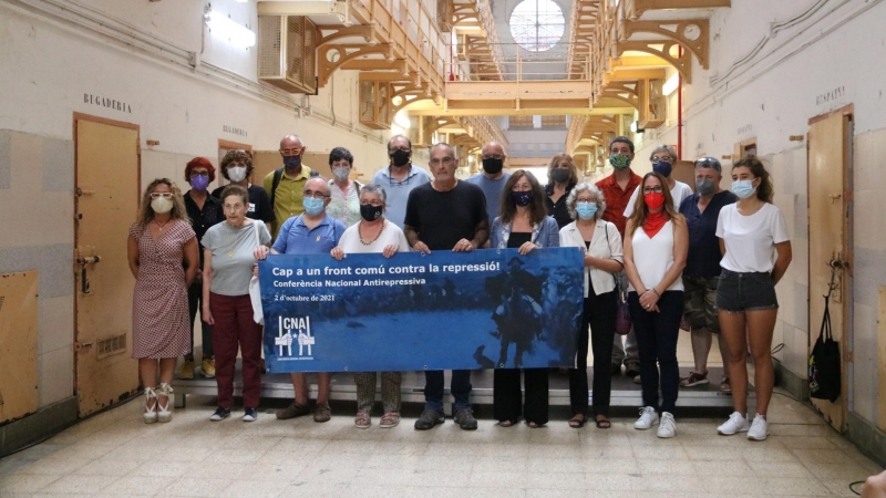 Imatge d'alguns dels representants de les entitats organitzadores de la Conferència Nacional Antirepressiva.