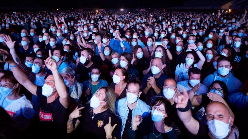 Concierto de Love of Lesbian, en el Palau Sant Jordi de Barcelona.