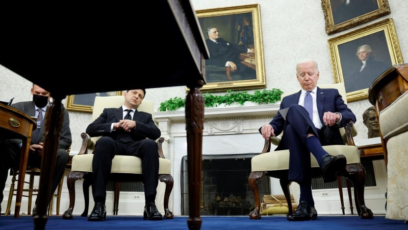 El presidente de los EEUU, Joe Biden, durante su encuentro con el presidente de Ucrania, Volodymyr Zelenskiy, en el Despacho Oval de la Casa Blanca, en Washington. REUTERS/Jonathan Ernst