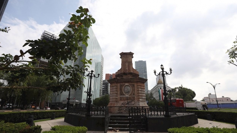 Pedestal en el que se erigirá la estatua de la mujer indígena.