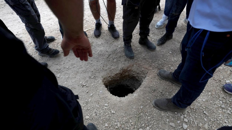 Agujero del túnel excavado por los encarcelados para escapar de la prisión de Gilboa, en el norte de Israel, el 6 de septiembre de 2021.