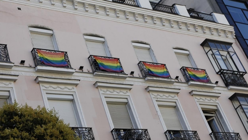 Banderas LGTB en el madrileño barrio de Chueca. E.P./Jesús Hellín