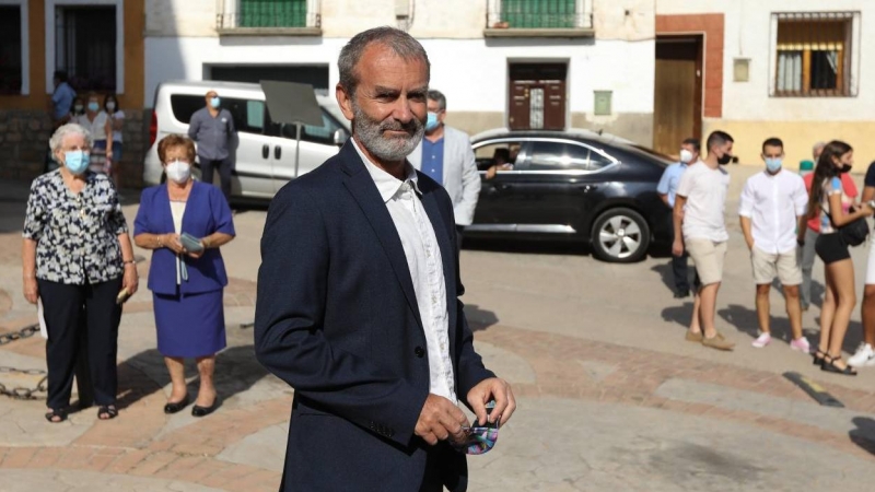 Fernando Simón llega al acto por el que recibe la Medalla de Oro y el Premio Trevillano del municipio de Villafeliche, Zaragoza, a 7 de agosto de 2021.