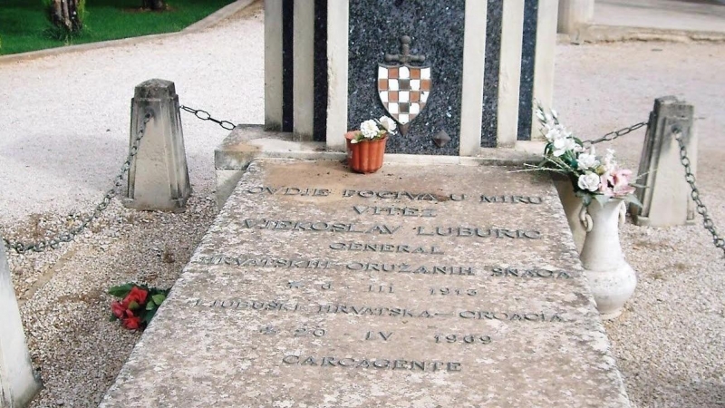 La tomba de Vjekoslav Luburic, al cementiri de Carcaixent.