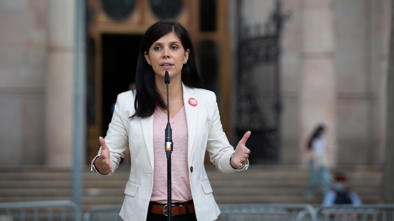 La secretaria general adjunta y portavoz de ERC, Marta Vilalta, interviene ante los medios.