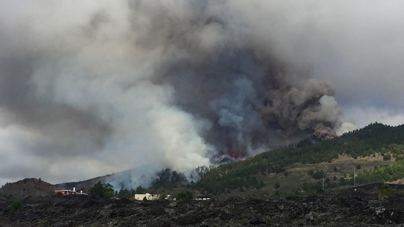 Una erupción volcánica ha comenzado esta tarde de domingo en los alrededores de Las Manchas, en El Paso (La Palma), a 19 de septiembre de 2021.