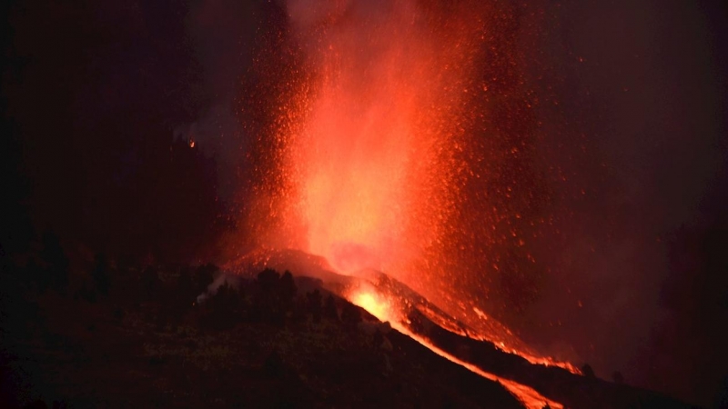 El estallido de lava ha generado imágenes tan sobrecogedoras como preocupantes.