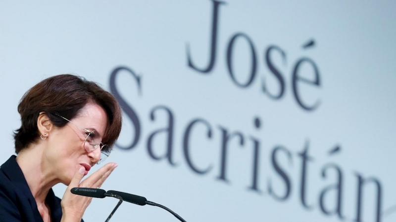 La actriz Aitana Sánchez Gijón, durante su intervención en el acto de entrega del Premio Nacional de Cinematografía 2021 concedido por el Ministerio de Cultura al actor José Sacristán. EFE/Juan Herrero.