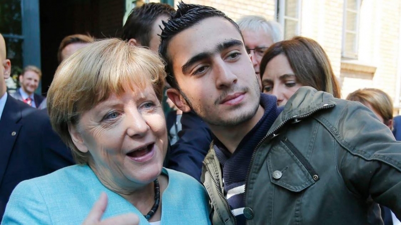 Angela Merkel con Anas Modamani