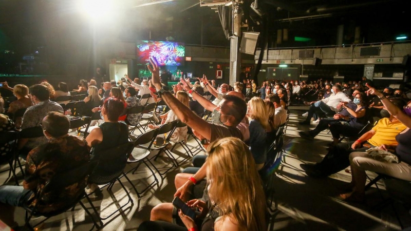 Asistentes al concierto del cantante Rafa Sánchez en la sala la Riviera, a 26 de junio de 2021, en Madrid.