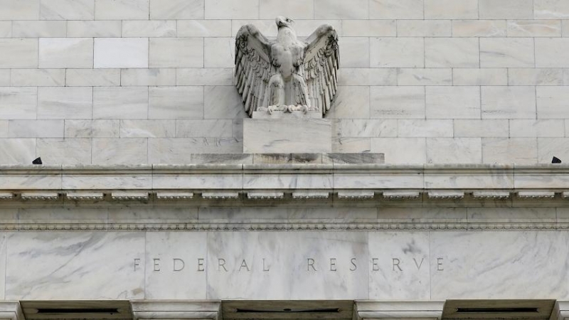 Detalle de la fachada del edificio de la Reserva Federal (el banco central de EEUU) en Washington. REUTERS/Chris Wattie