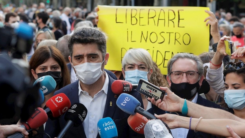 El vicepresidente del Govern, Jordi Puigneró (2i), acompañado por la consellera de Recerca i Universitats, Gemma Geis (i), la consellera de Justícia, Lourdes Ciuró (3i) y el conseller de Economía e Hisenda, Jaume Giró (d) este viernes 24 de septiembre en