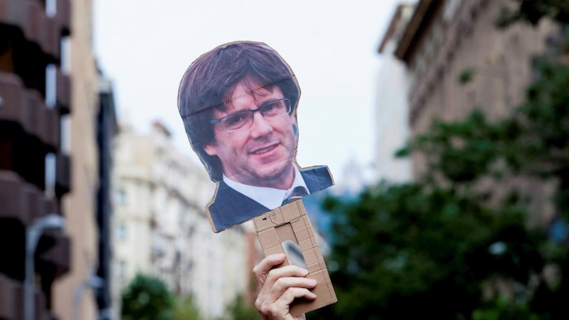 Concentración este viernes 24 de septiembre de 2021 frente al Consulado de Italia en Barcelona para protestar por la detención del expresident de la Generalitat Carles Puigdemont en Cerdeña.