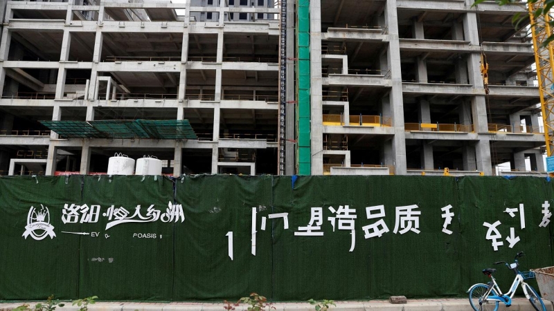 Edificios sin terminar de construir en el complejo residencial Evergrande Oasis, desarrollado por la inmobiliaria Evergrande Group, en la ciudad china de Luoyang. REUTERS / Carlos García Rawlins