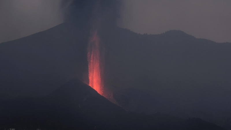 Vista este domingo 26 de septiembre de 2021 de la erupción del volcán Cumbre Vieja de La Palma.
