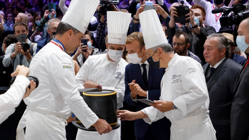 Emmanuel Macron en La Feria Internacional de Hostelería y Restauración en la ciudad de Lyon