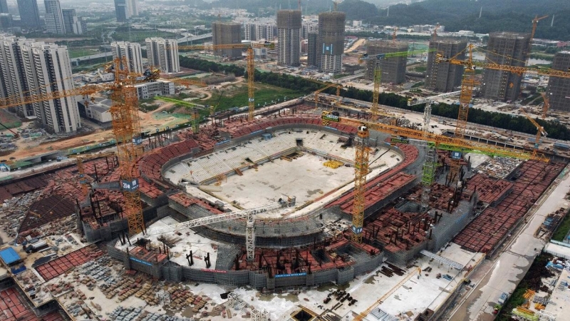 Vista aérea de la construcción del estadio de fútbol para el Guangzhou FC, desarrollado por China Evergrande Group. REUTERS / Thomas Suen